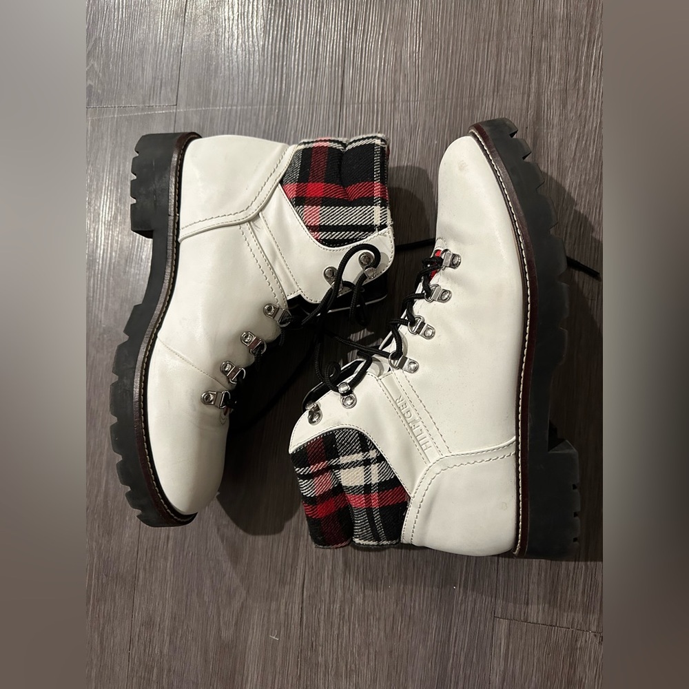 TOMMY HILFIGER SIZE 11, MINIMAL WEAR, EXCELLENT CONDITION